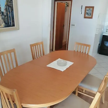 Stikovica شقة